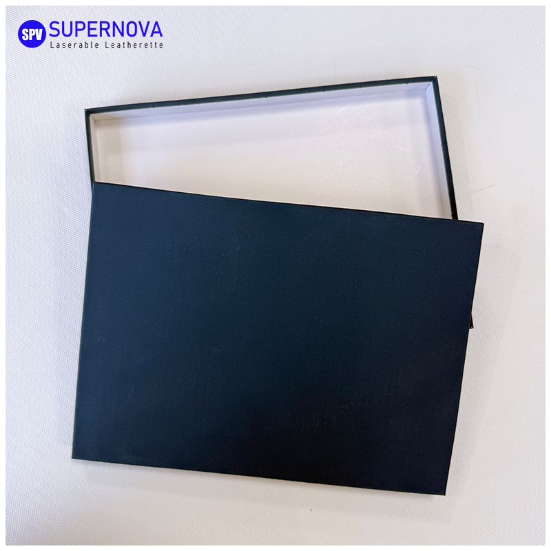 Coffret cadeau en papier kraft doré gravé au laser