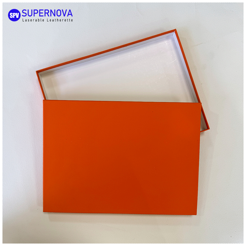 Coffret cadeau en papier kraft doré gravé au laser
