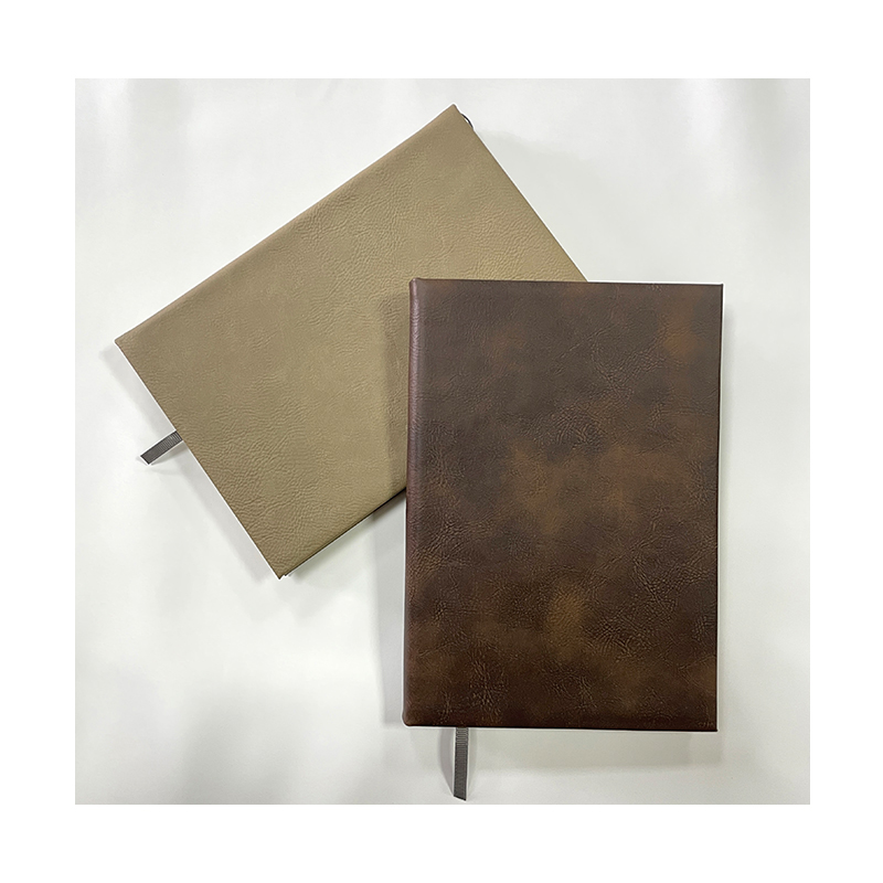 Journaux en similicuir 7' x 9 3/4' Journaux en similicuir 7' x 9 3/4'