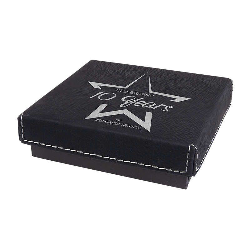 Coffret cadeau 9 3/4' x 7' avec couvercle en similicuir laserisable