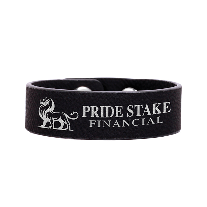 Bracelet manchette en similicuir laser 9 1/2' x 2'