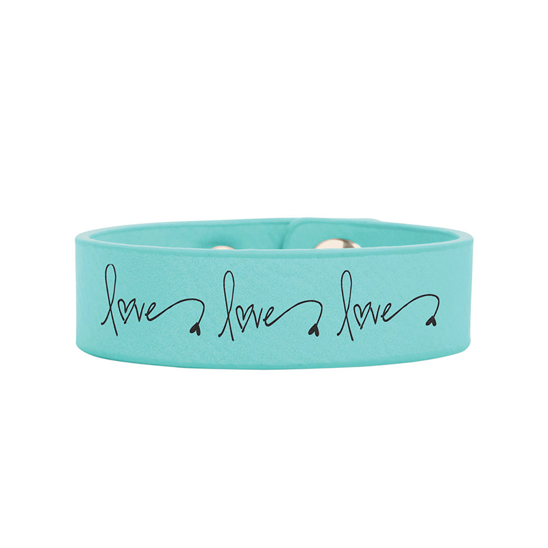 Bracelet manchette en similicuir laser 9 1/2' x 2'