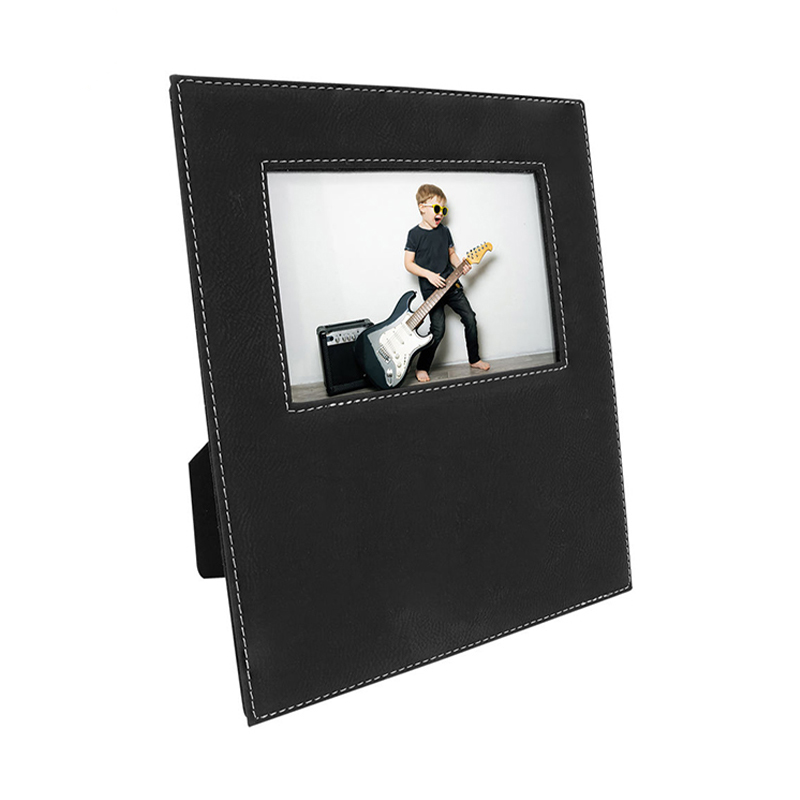Cadre photo en similicuir de 4' x 6' avec zone de gravure de 4 1/4' x 7 7/8'