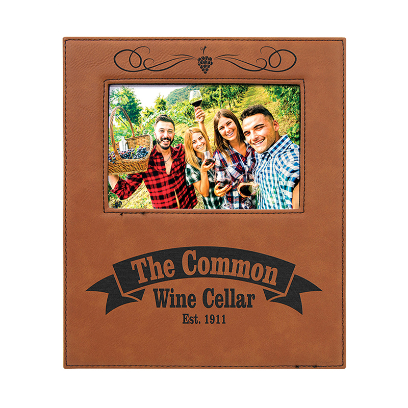 Cadre photo en similicuir de 4' x 6' avec zone de gravure de 4 1/4' x 7 7/8'