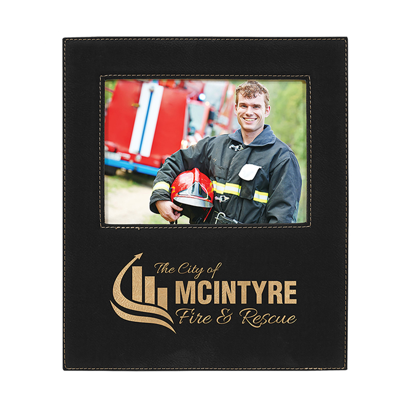 Cadre photo en similicuir de 4' x 6' avec zone de gravure de 4 1/4' x 7 7/8'