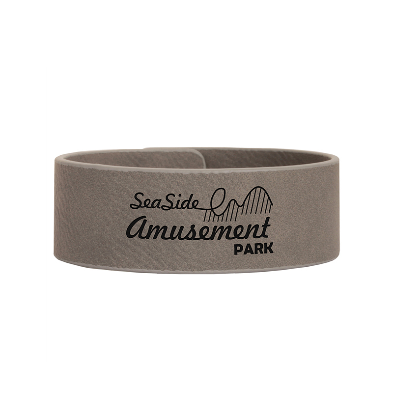 Bracelet manchette en similicuir laser 9 1/2' x 2'