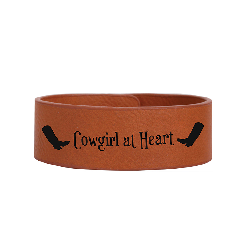 Bracelet manchette en similicuir laser 9 1/2' x 2'