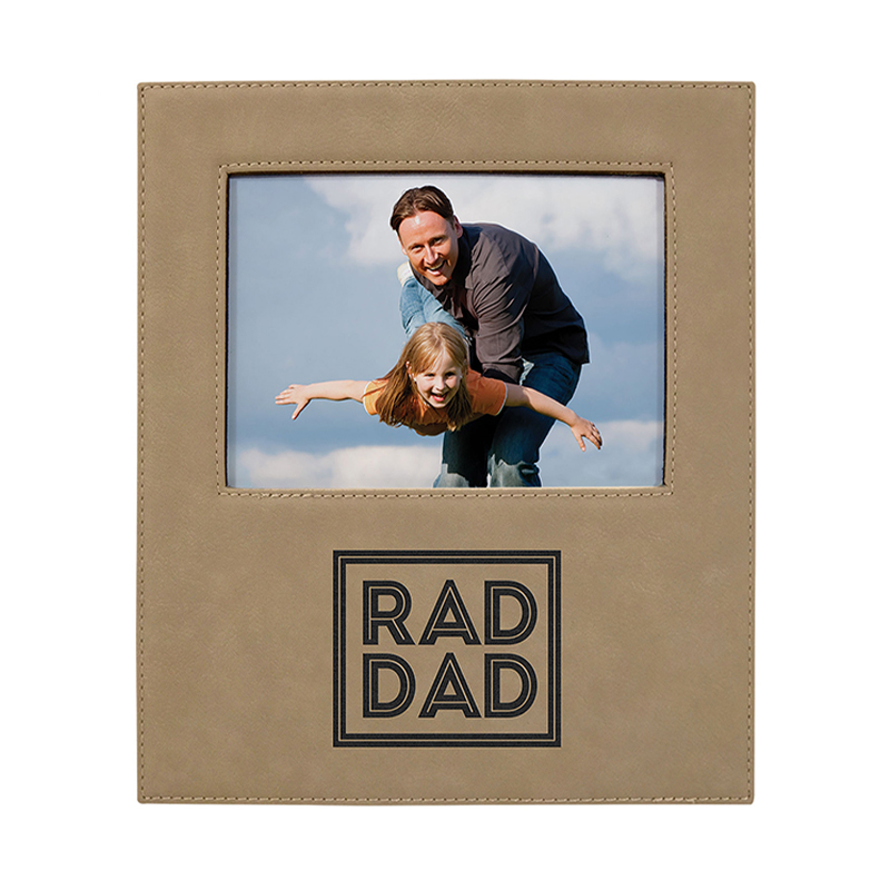 Cadre photo en similicuir de 4' x 6' avec zone de gravure de 4 1/4' x 7 7/8'
