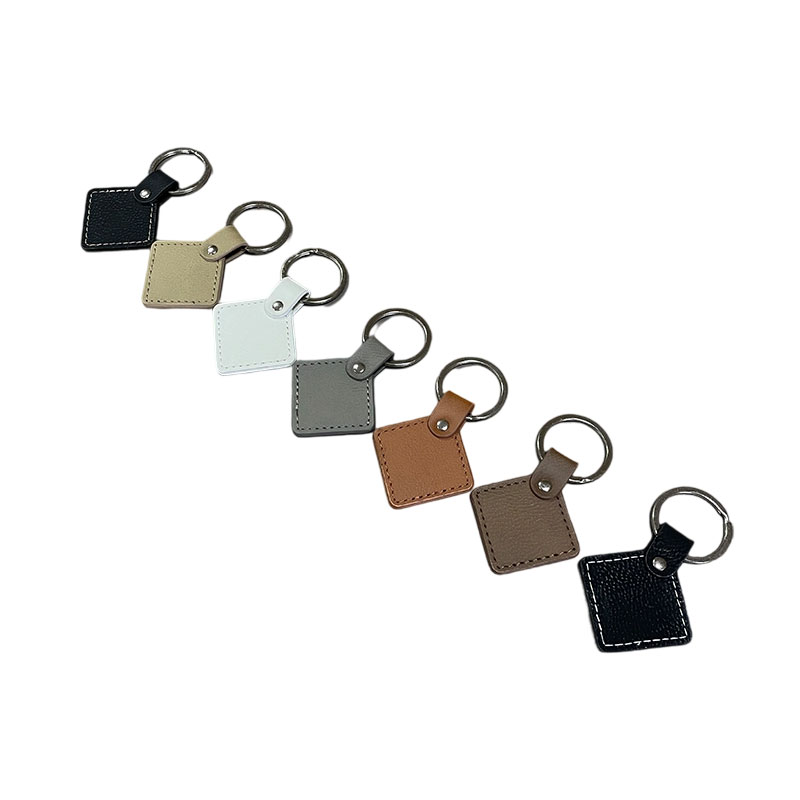 Porte-clés carrés en similicuir laserable avec bord huilé