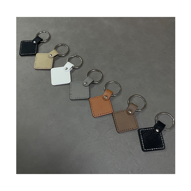 Porte-clés carrés en similicuir laserable avec bord huilé