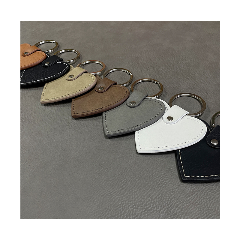 Porte-clés coeur en similicuir laser avec bord huilé